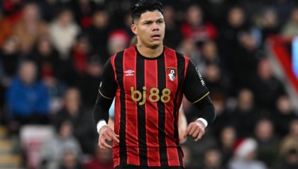 开云登录入口-巴西媒：弗拉门戈曾3000万欧报价埃瓦尼尔森，但伯恩茅斯要5000万