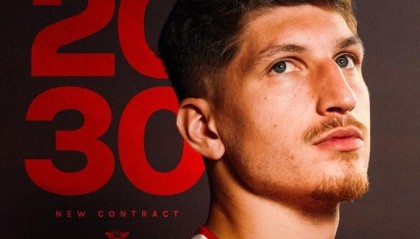 官方：布伦特福德与27岁中场雅内尔特续约至2030年